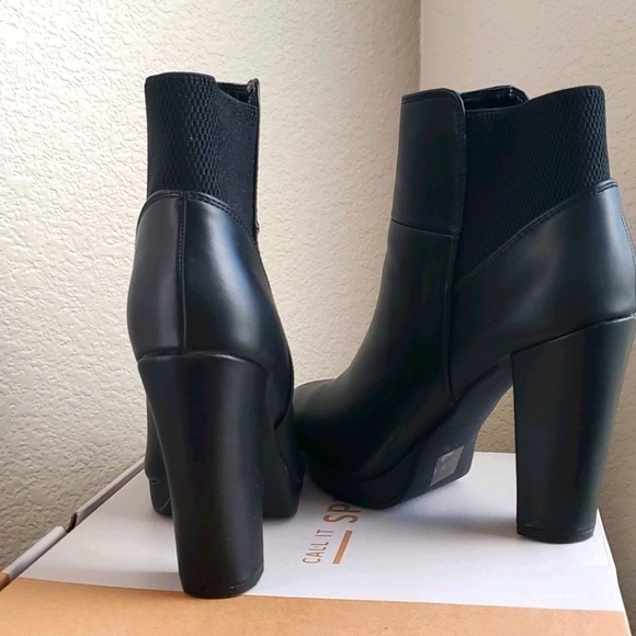 Black heeled ankle boot - Picture 3 of 3